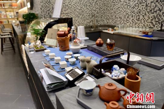 沪上首家“中版书房”?！∠目×?摄