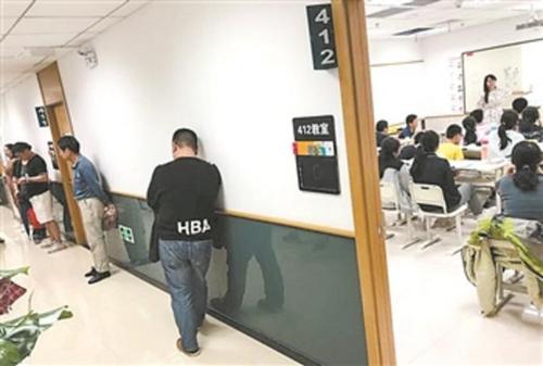 聚焦校外培训的那些事：成绩越好，补课越疯狂？