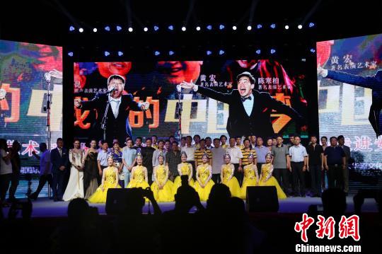 演出现场。　陈艳迪 摄