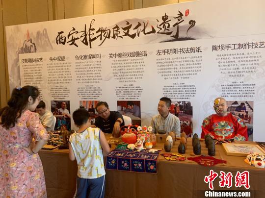 非物质文化遗产展示(吕品/摄) 非物质文化遗产展示(吕品/摄)