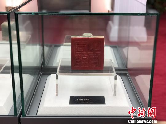 伪满皇宫博物院“皇宫剧场”展示的印玺 吕盛楠 摄 伪满皇宫博物院“皇宫剧场”展示的印玺 吕盛楠 摄