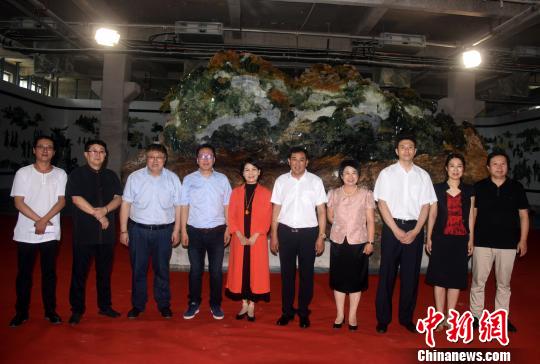 部分代表合影?！∷镒苑?摄