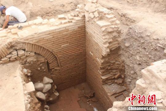 科克塔什陵墓的砖砌墓室?！《嗬雒?供图 摄