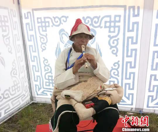 图为玛曲县非遗弹唱艺术?！≈有?摄