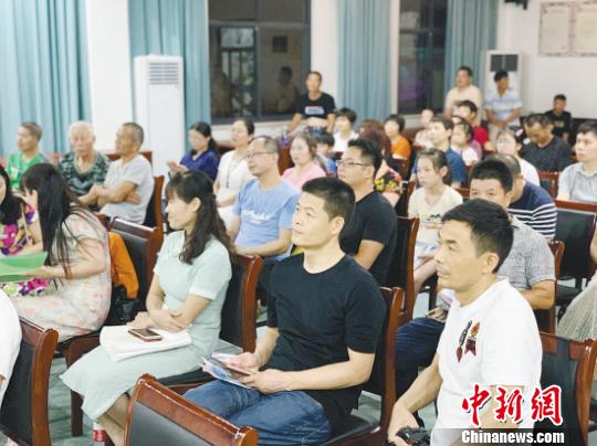 图为：绍兴夏日清凉雅集?！∩苄耸形抗┩?摄