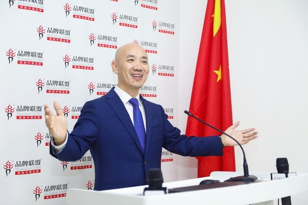 图为品牌联盟董事长王永在对记者提问进行回答 图为品牌联盟董事长王永在对记者提问进行回答