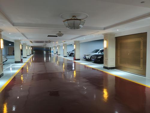 一次性收费30多万租期40年 小区停车费引业主质疑