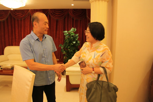 区委副书记，区政协党组书记、主席宋铁健与委员会面