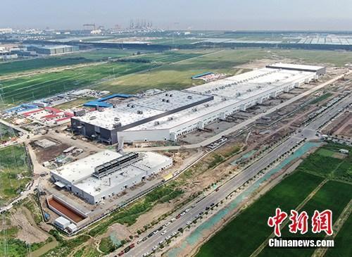 8月20日上午，中国(上海)自由贸易试验区临港新片区正式揭牌。图为航拍特斯拉中国超级工厂。<a target='_blank' href='http://www.chinanews.com/'>中新社</a>记者 张亨伟 摄