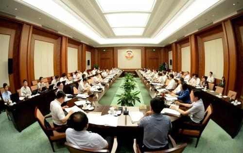 “鼓励社会力量兴办教育，促进民办教育健康发展”专题分组会议现场。本报记者 齐波摄