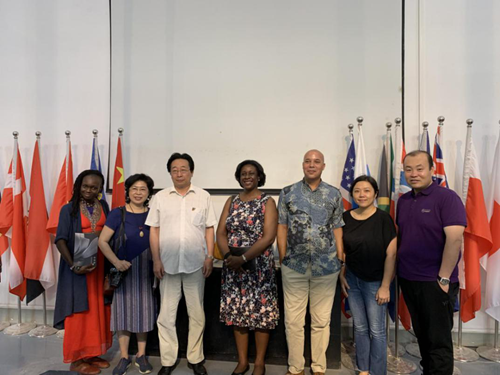 “封行万里”牵手巴巴多斯驻华大使和中外艺术家参访瓷都