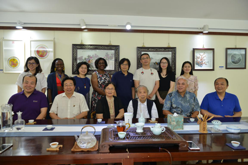 “封行万里”牵手巴巴多斯驻华大使和中外艺术家参访瓷都