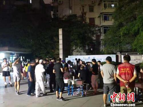 临时安置点现场。　下宣 摄