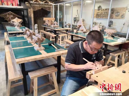 山西“80后”借文创新路延续古建技艺生命