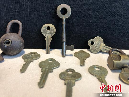 老上海三零年代生活物件主题展展品——钥匙?！⌒烀黝?摄