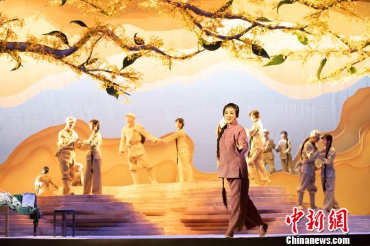 剧情：从1929到1989，从16岁到76岁，青丝变白发，陶荣的守望历程跨越了整整六十年。六十年来，她把对继田哥的那份长长思念与牵挂化作了手中丝线，一针一针地绣进了一双又一双充满期盼的鞋垫里。终于，在一千四百四十双时，她等到了继田哥的消息！合肥市文化广电新闻出版局供图