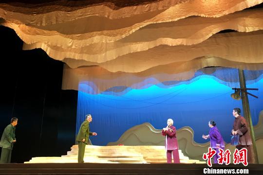 庐剧《等不到今生等来世》主要角色和演员都是由合肥市庐剧院青年演员及庐剧小班学员担纲，演员老中青小四代共同演绎这部诉说等待与守望的新庐剧?！≌徘?摄