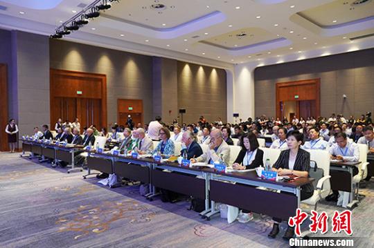 中外学者敦煌分享“世遗”?；こ晒д谐中糜涡戮? style=