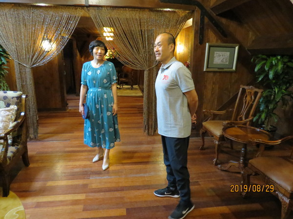 程霄玉副主席陪同参观委员活动室 程霄玉副主席陪同参观委员活动室