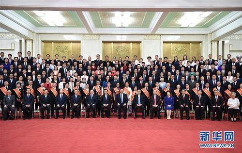 9月2日，党和国家领导人习近平、李克强、王沪宁、王岐山等在北京人民大会堂会见中国红十字会第十一次全国会员代表大会代表。新华社记者 谢环驰 摄