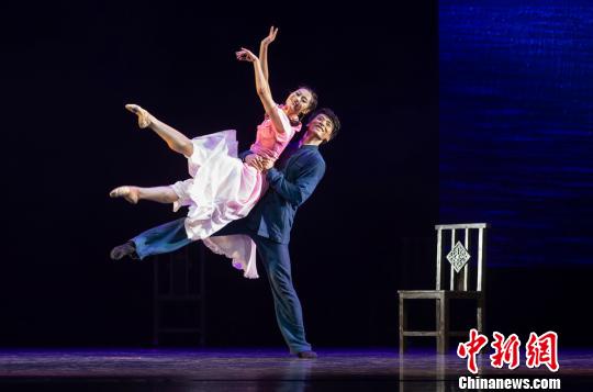 8月2日晚，由福建省歌舞剧院创作出品的大型舞剧《情逝》在福州福建大剧院上演。图为舞剧《情逝》剧照。福建省歌舞剧院供图