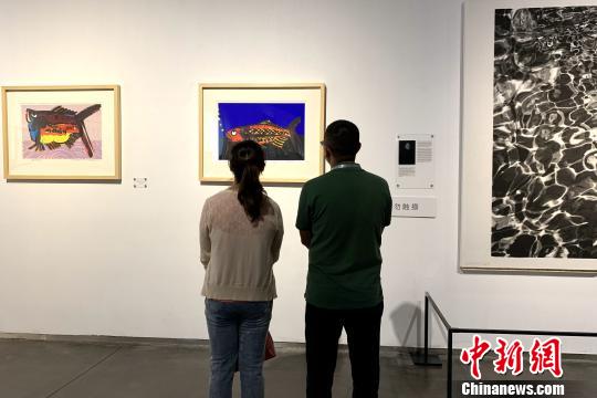 观众现场参展?！±钆迳?摄