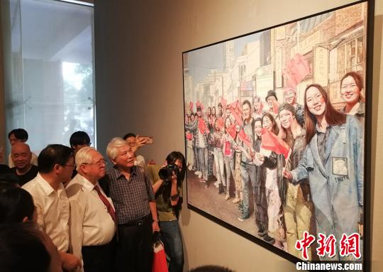 第十三届全国美术作品展览港澳台·海外华人邀请作品展在广州开幕 郭军 摄 第十三届全国美术作品展览港澳台·海外华人邀请作品展在广州开幕 郭军 摄