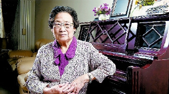 因为发现了可以有效降低疟疾患者死亡率的青蒿素，2015年10月，屠呦呦获得诺贝尔生理学或医学奖，成为首获科学类诺贝尔奖的中国人。