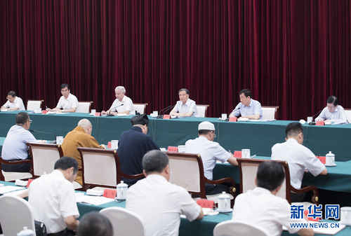 9月9日至10日，中共中央政治局常委、全国政协主席汪洋在江西调研宗教工作。这是9月10日，汪洋在南昌主持召开宗教工作座谈会并讲话。新华社记者 王晔 摄