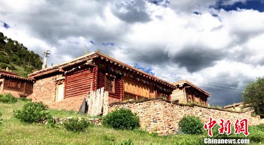 图为青海玉树藏式民居。(资料图) 钟欣 摄