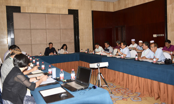 与会学者分组研讨