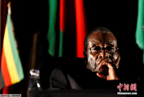 资料图:津巴布韦前总统穆加贝。 点击进入下一页