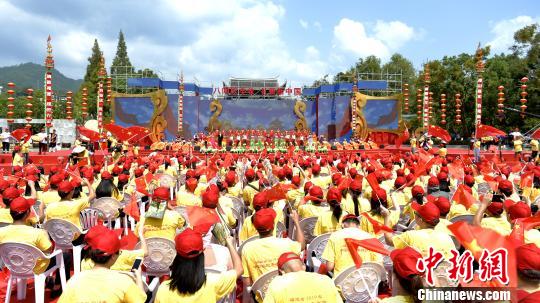 演出按照“春耕”“夏生”“秋收”“冬酿”四个篇章编排?！⊙鲜慷?摄