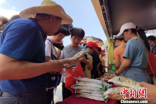 展销现场?！⊙鲜慷?摄