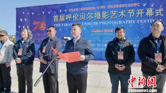 图为开幕式现场。　张玮 摄