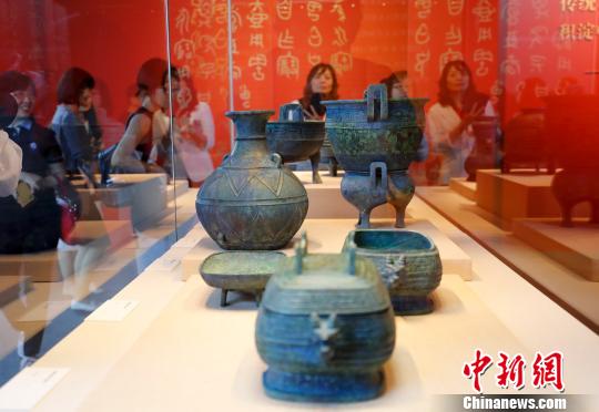 曾伯克父青铜组器 杜洋 摄