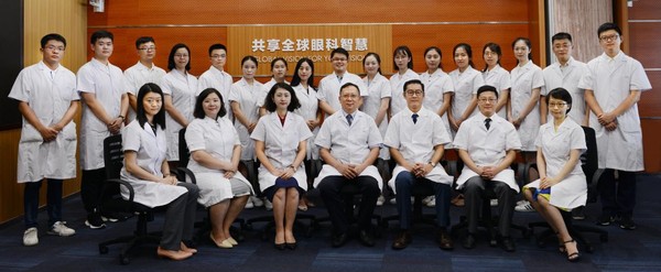 杨智宽教授领衔的爱尔眼视光研究所团队 杨智宽教授领衔的爱尔眼视光研究所团队