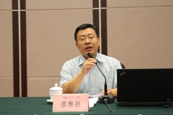 民盟中央委员、民盟海淀区委主委张维佳带领大家学习了《民盟中央关于开展“不忘合作初心，继续携手前进”主题教育活动的决定》、《民盟北京市委关于进一步加强思想政治建设和宣传工作的意见》等文件精神，提出了“创新形式，加强理论学习。海盟摄影