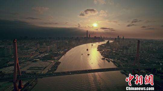 黄浦江?！」俜焦┩?摄