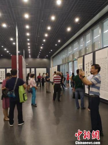 展览现场 徐庆英 摄 点击进入下一页