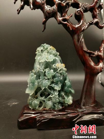 图为展出精品?！≈有?摄