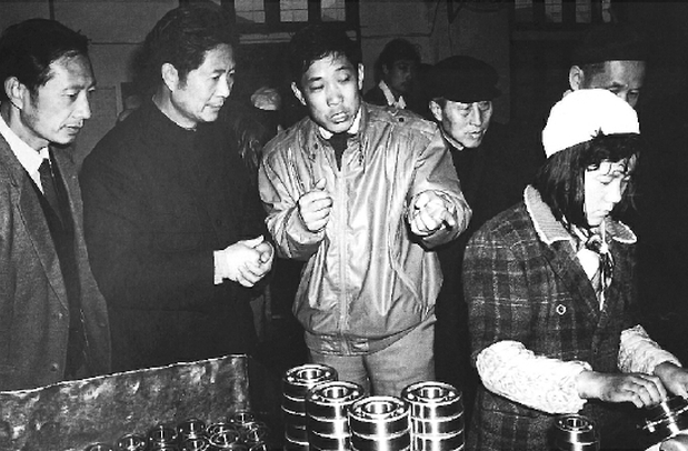 发扬民主 广开言路——六届全国政协充分调动委员参政热情