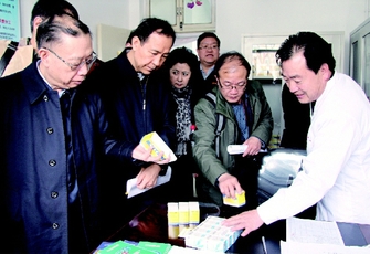 牢记民生为本 倾情为民建言——十二届全国政协情牵社稷、履职为民综述（下）