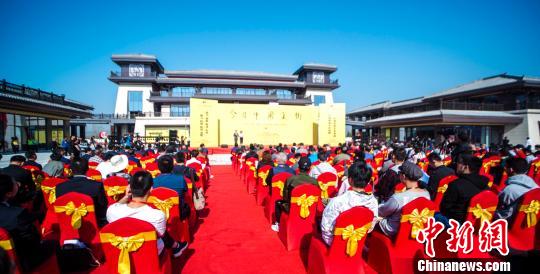 “今日中国美术高峰论坛”在山西太原举办。　赵志强 摄