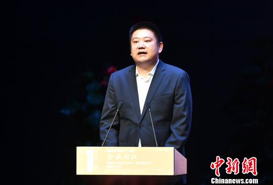 发布会上，福州保利剧院管理有限公司总经理刘争预告了“金秋闽江”暨海峡文化艺术中心一周年演出季即将推出的28场演出?！÷烂?摄