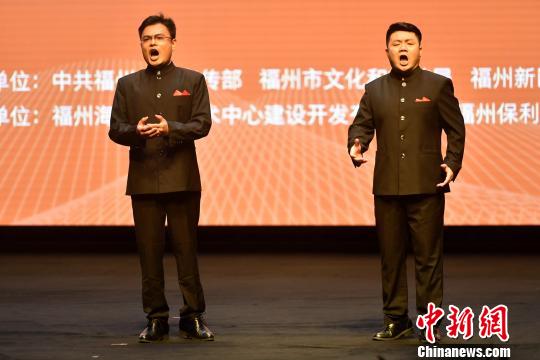 来自福州大学以及福州大司乐府的三位老师，李毅、罗希、龙沛，演唱《我爱你中国》?！÷烂?摄