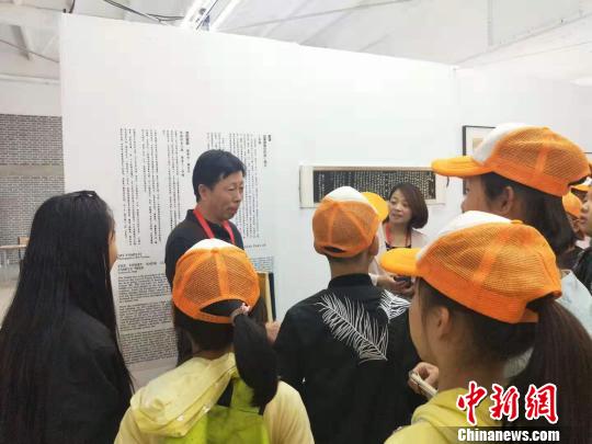 魏跃华希望，以后每隔30年由魏氏家族族长或有能力的家族成员续修家谱，及时将家谱延续下去，传承家谱文化，形成族规?！⊙钆迮?摄