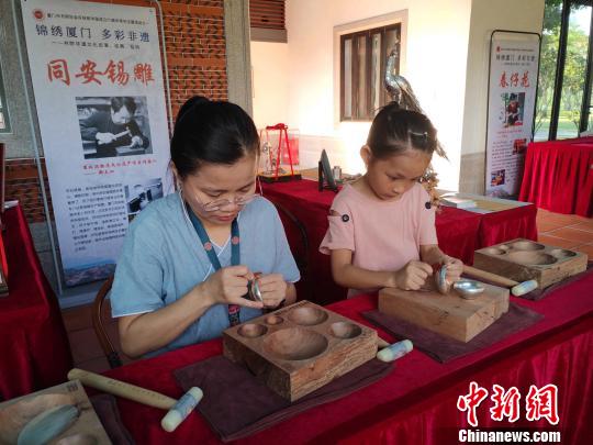 同安锡雕?！⊙罘?摄