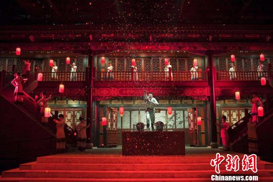 作为一台高品质的演艺剧目，《又见平?！反右豢冀艚羲ɡ雌?、来晋游客，构建游客品牌接触点，以创新的“全民营销”模式，建立品牌与游客的渠道，短期内便找到了适应这一演艺项目的品牌发展之路。《又见平?！肪缯?主办方提供