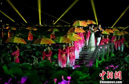 图为节目展演?！÷烂?摄